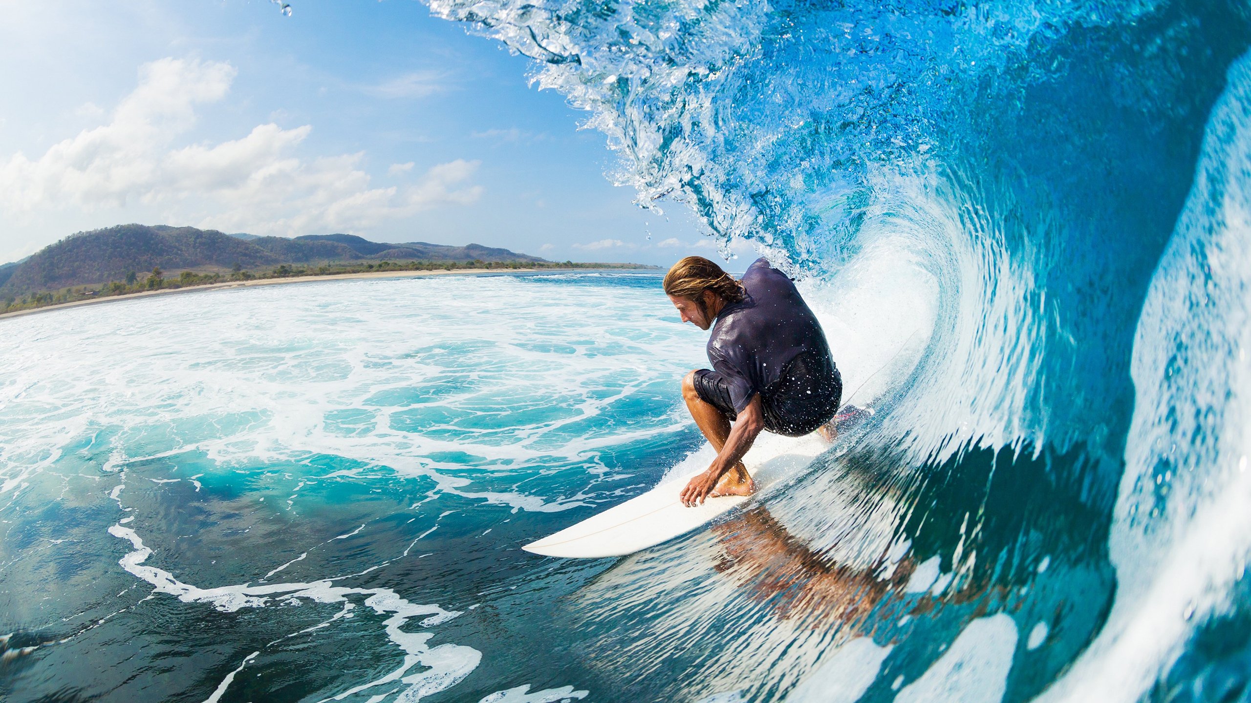 极限攀岩夜光赛，点亮黑暗中的勇气之路，极限攀岩励志图片